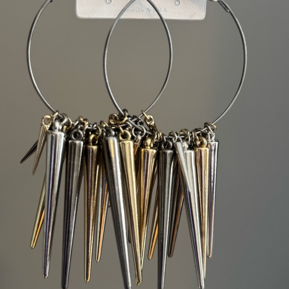 Spikes Hoop Earrings -pierced
(New) - Picture 3 of 4